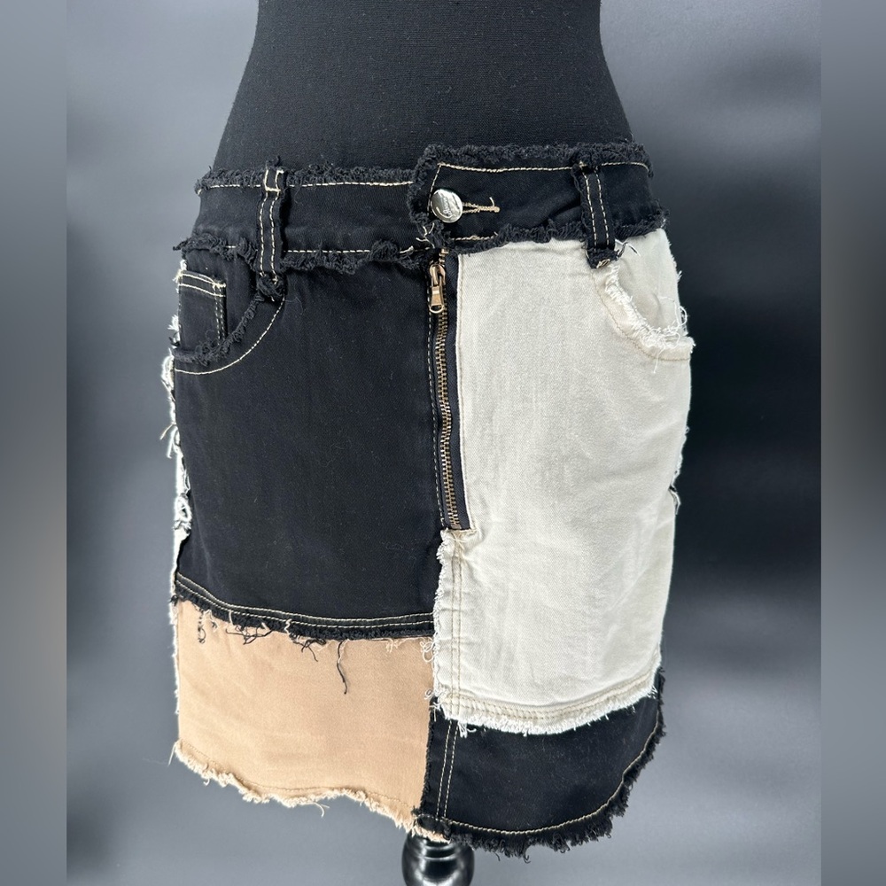 #54- Super Cute Patch Work Mini Skirt Size Large‎ - Picture 3 of 11